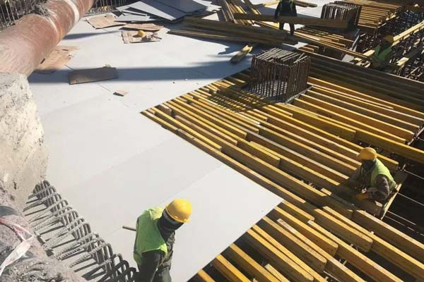 塑料(liao)中空模(mo)闆，塑料(liao)建築模(mo)闆近年(nián)來被廣(guang)泛應用(yòng)于城市(shì)建築施(shi)工